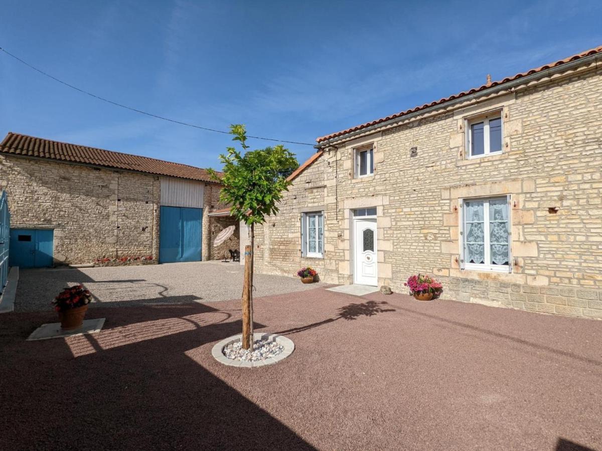 Maison Lumineuse Avec Cour Privative, Proche Sites Culturels, Tout Confort, Equipe Bebe, Wifi Inclus - Fr-1-653-98 Puyreaux Exterior photo