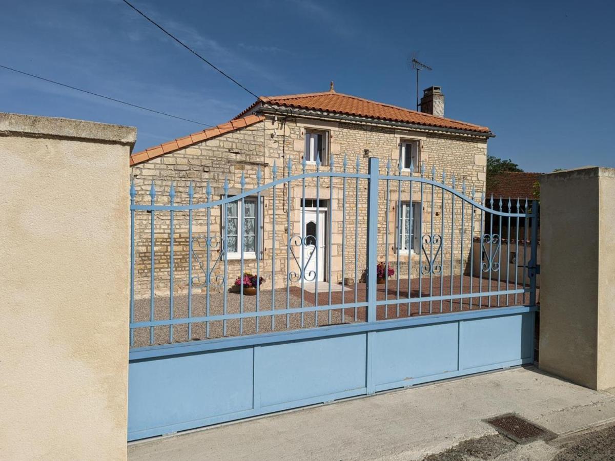 Maison Lumineuse Avec Cour Privative, Proche Sites Culturels, Tout Confort, Equipe Bebe, Wifi Inclus - Fr-1-653-98 Puyreaux Exterior photo